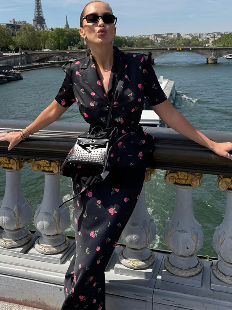 Midi Skirt Floral - طقم بليزر وتنورة بنقشة زهور للنساء،