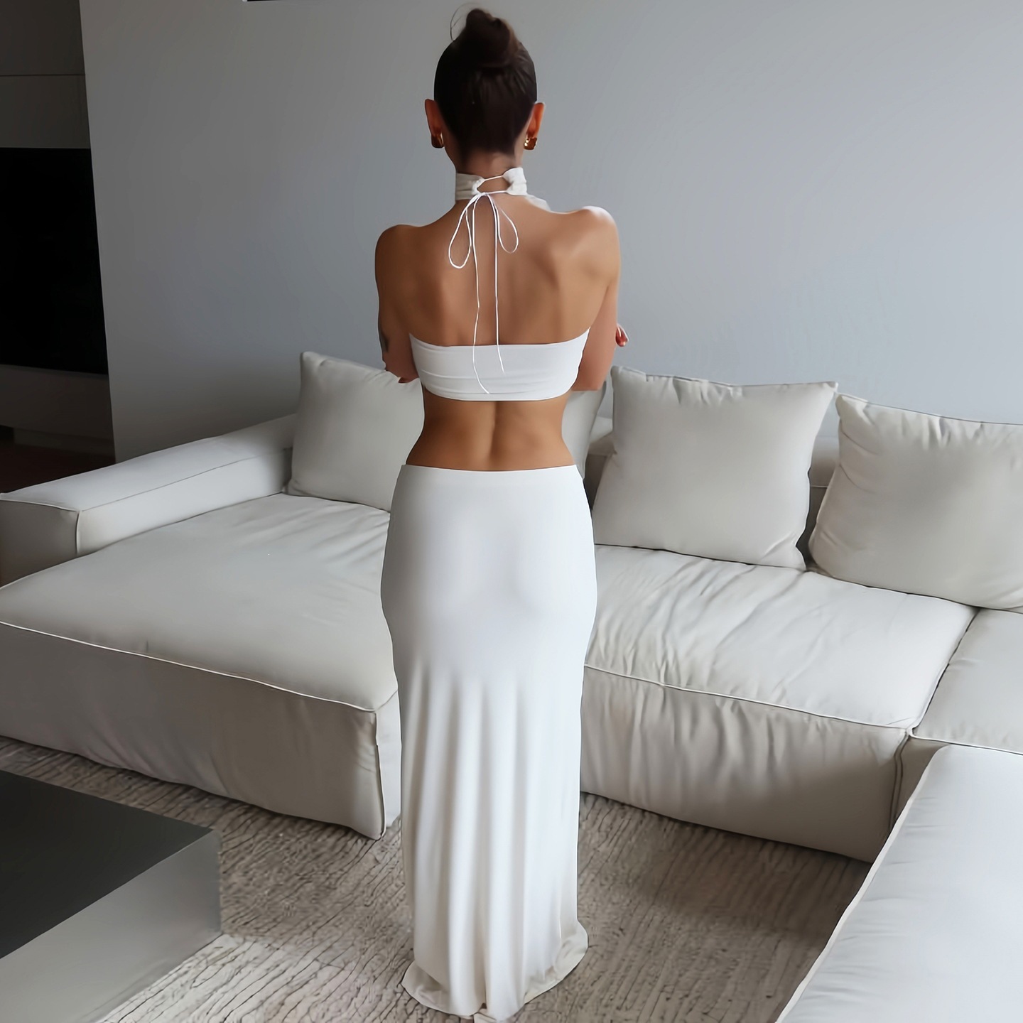 طقم نسائي أبيض مثير ضيق بتصميم - مراجعة Maxi Dress Halter وسعره